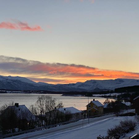 Lyngen, Mackay Appartment, Lyngen Lyngseidet エクステリア 写真