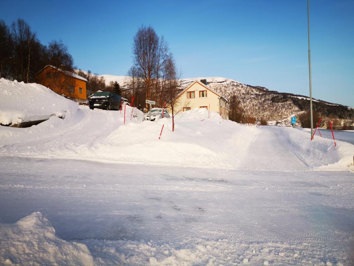 Lyngen, Mackay Appartment, Lyngen Lyngseidet エクステリア 写真
