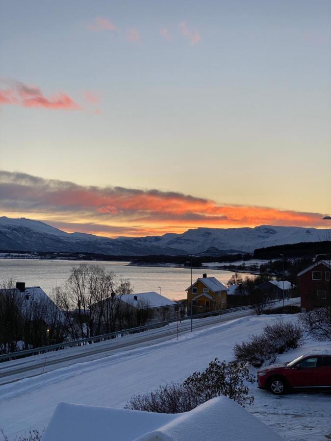 Lyngen, Mackay Appartment, Lyngen Lyngseidet エクステリア 写真