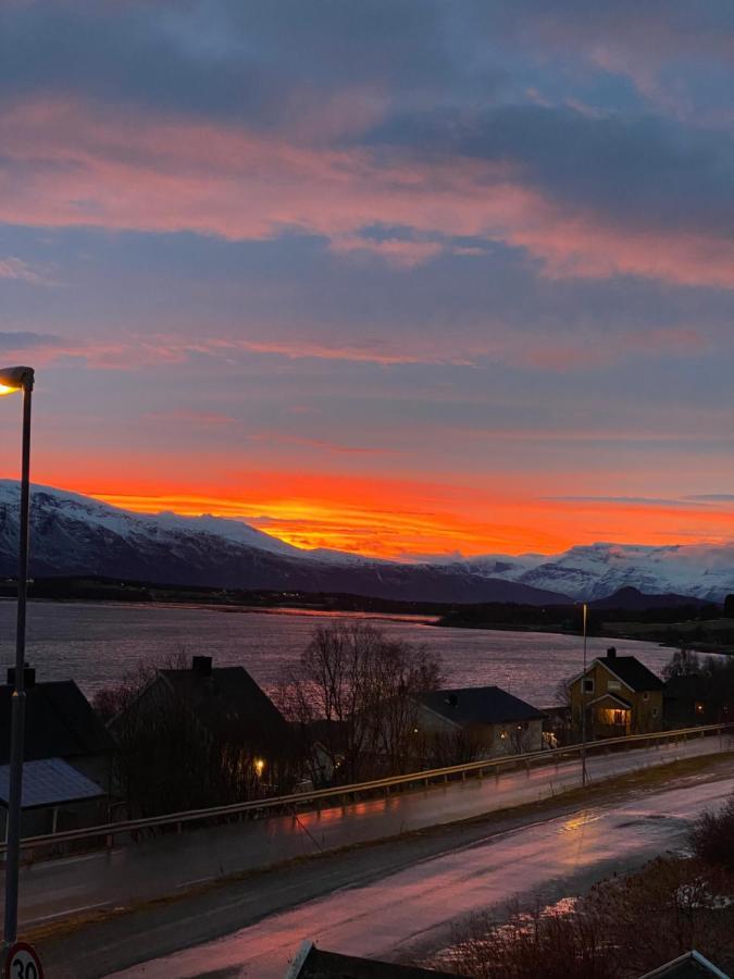 Lyngen, Mackay Appartment, Lyngen Lyngseidet エクステリア 写真