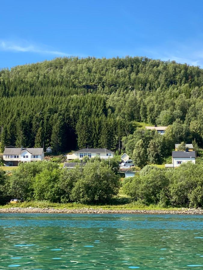 Lyngen, Mackay Appartment, Lyngen Lyngseidet エクステリア 写真